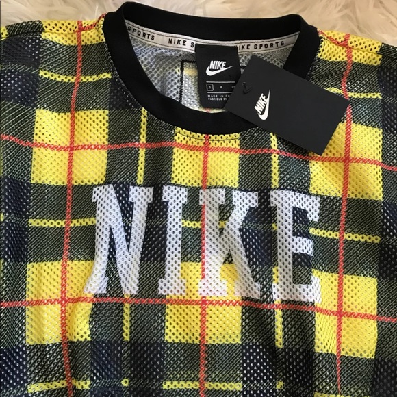 🌸 Nike crop top🌸 - Picture 2 of 4